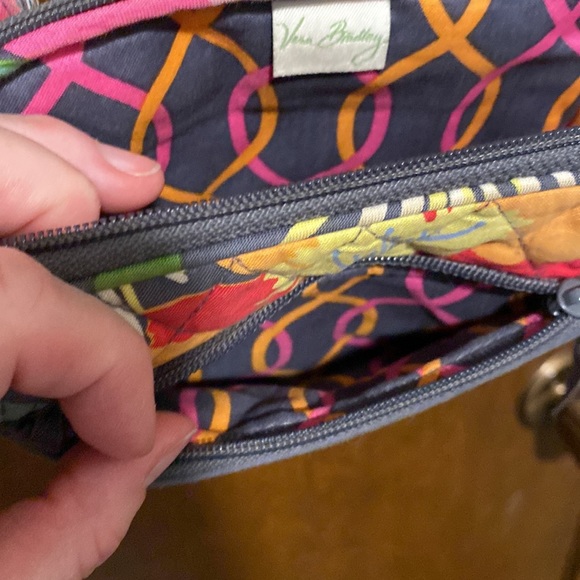 VERA BRADLEY floral adjustable crossbody purse. Pockets everywhere! Pretty!! - Picture 8 of 16